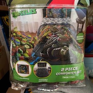 TMNT Comforter twin/full NWT